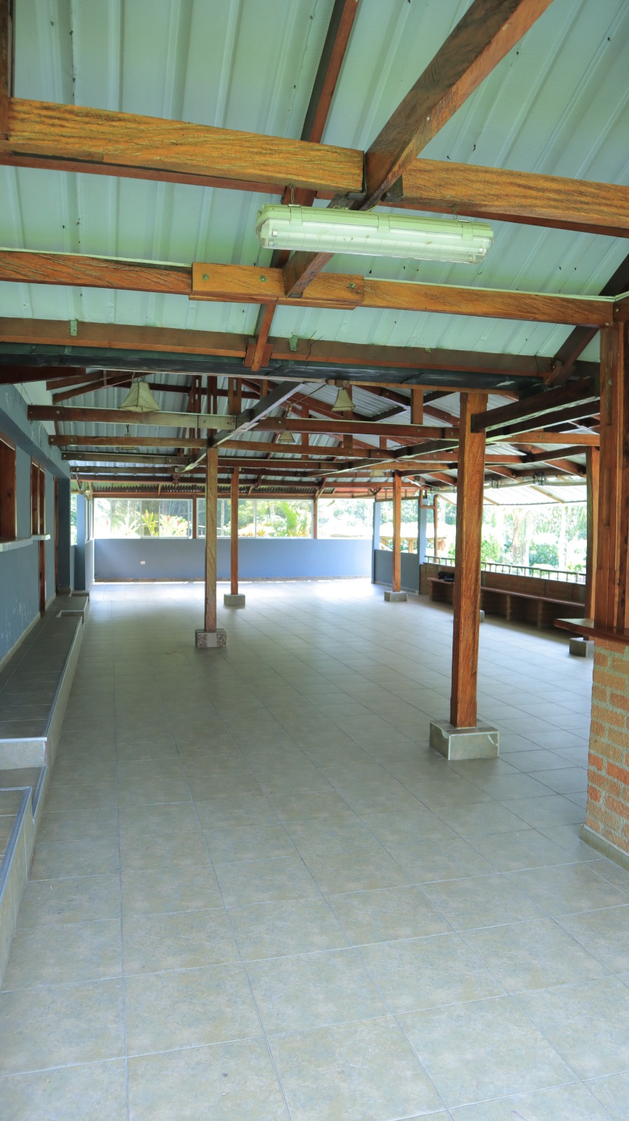 Interior amplio del salón social Puente Nuevo en Pereira